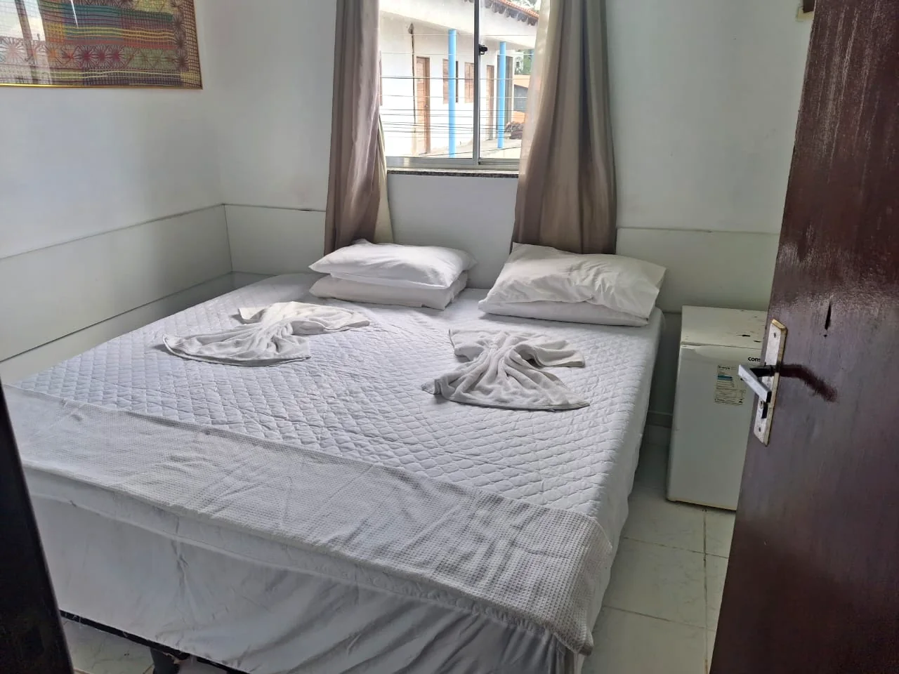 Fotografia real da Tiriri Guest House: quarto branco